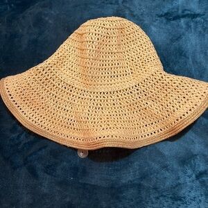 Girls floppy hat by Gap! Hat is trimmed in gold.